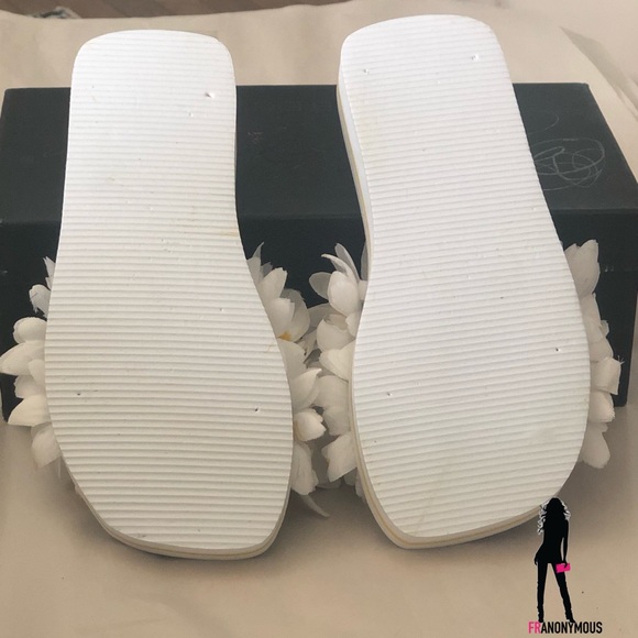 Flower Detail Pool Slide - Picture 4 of 4